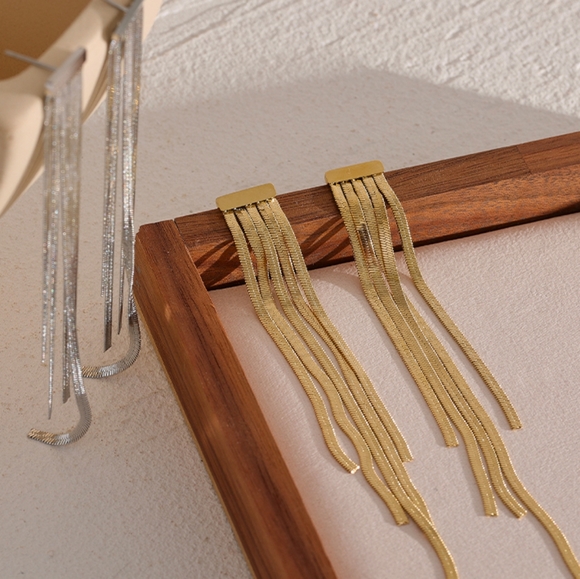 Jewelry - Gorgeous Long Golden Chain Tassel Earrings